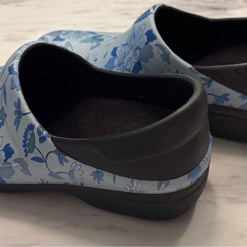 Crocs Blue And White Patterned Clogs - image 3